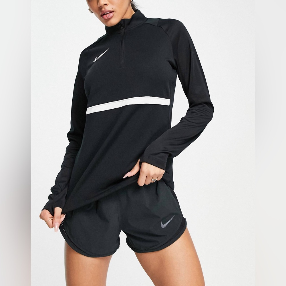 NIKE Women’s Dri-Fit Academy Drill Top